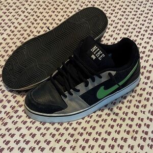 Nike Men's Black and Green Skate Sneakers